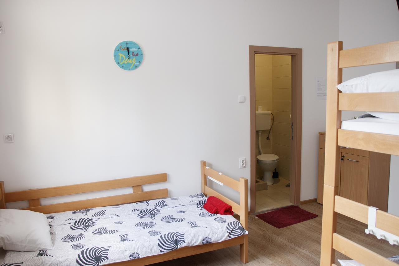 Guesthouse Night&Day Суботица Экстерьер фото