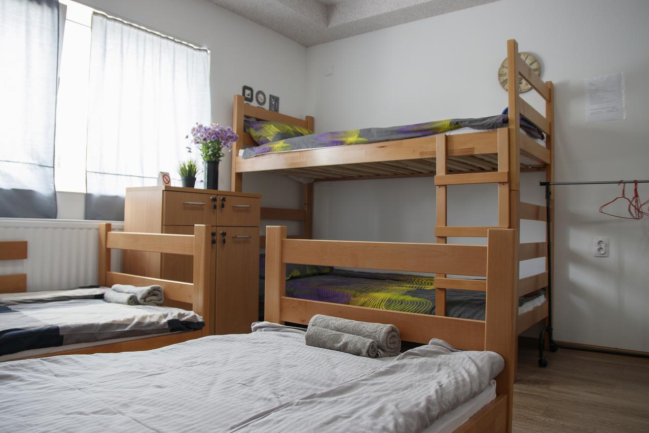 Guesthouse Night&Day Суботица Экстерьер фото