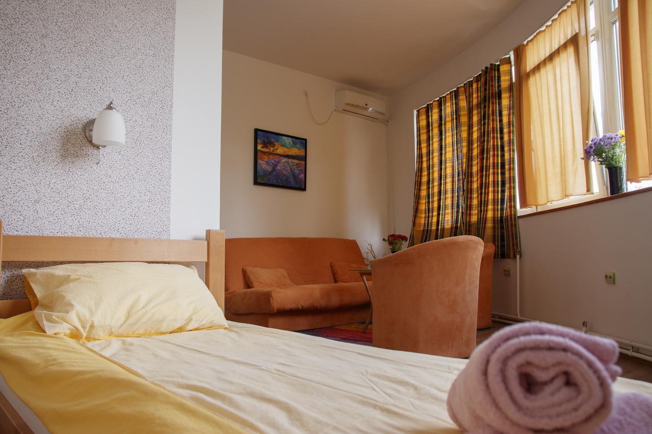 Guesthouse Night&Day Суботица Экстерьер фото