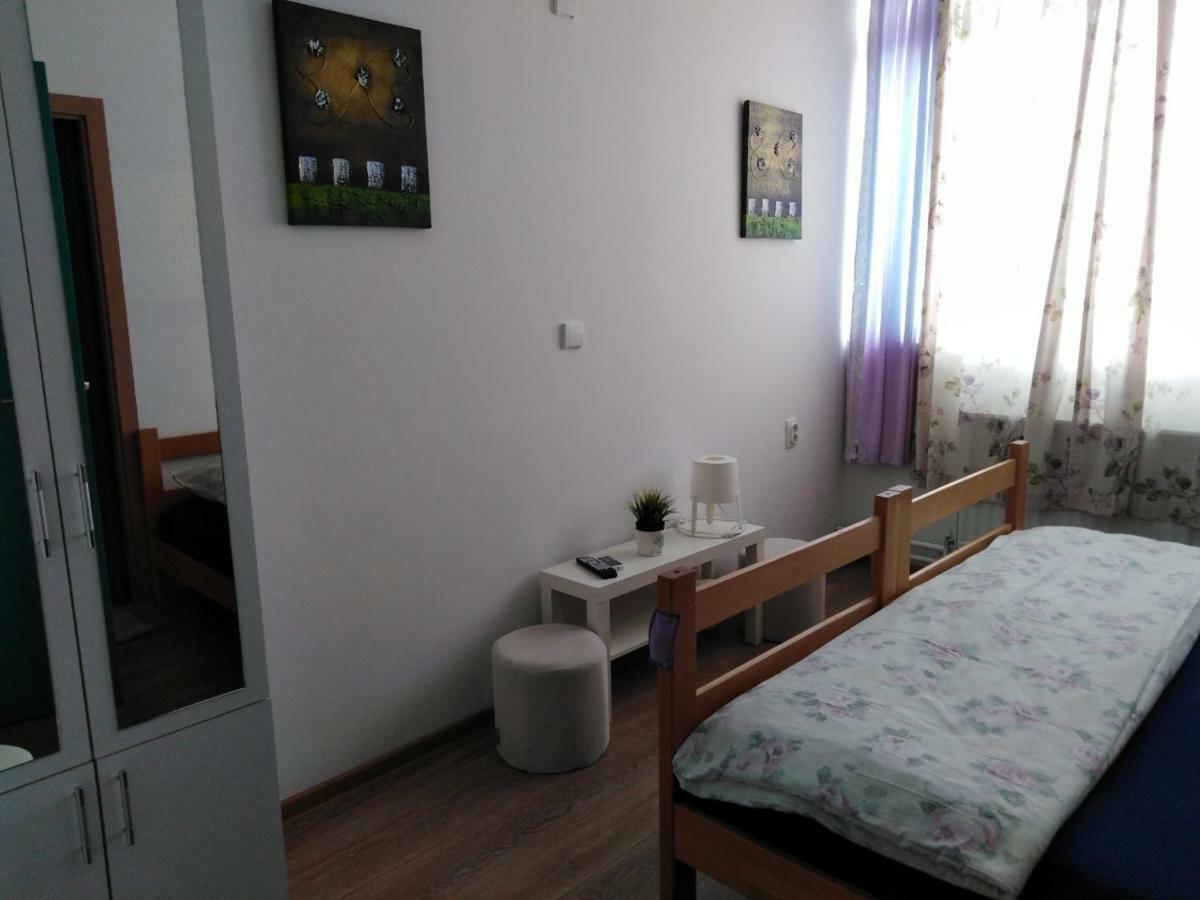 Guesthouse Night&Day Суботица Экстерьер фото