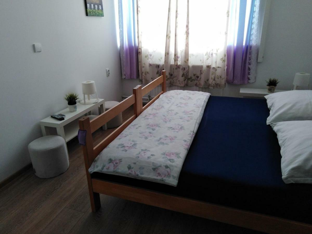 Guesthouse Night&Day Суботица Экстерьер фото