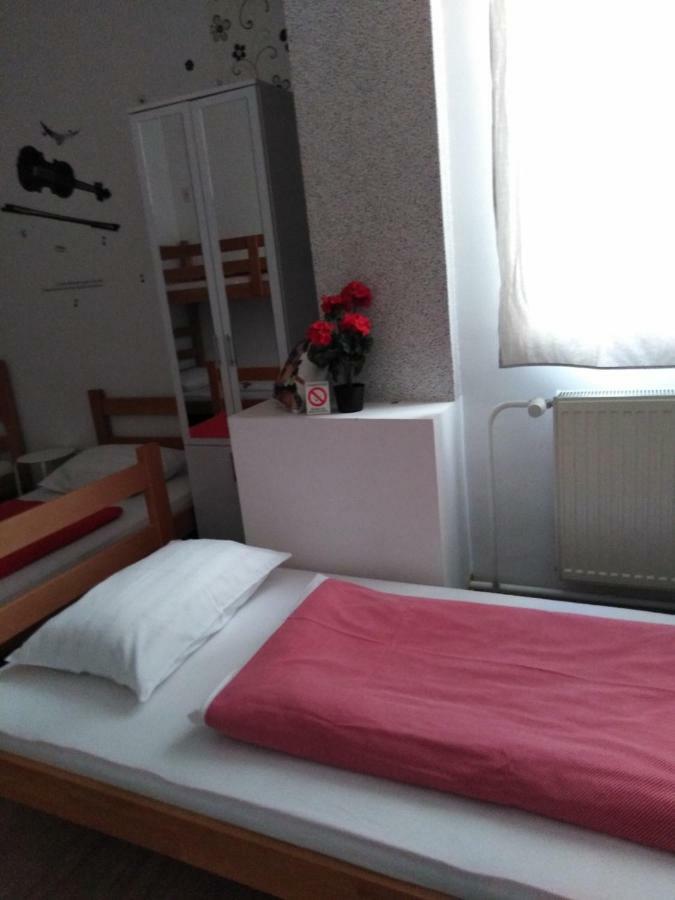 Guesthouse Night&Day Суботица Экстерьер фото
