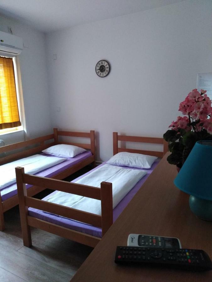 Guesthouse Night&Day Суботица Экстерьер фото